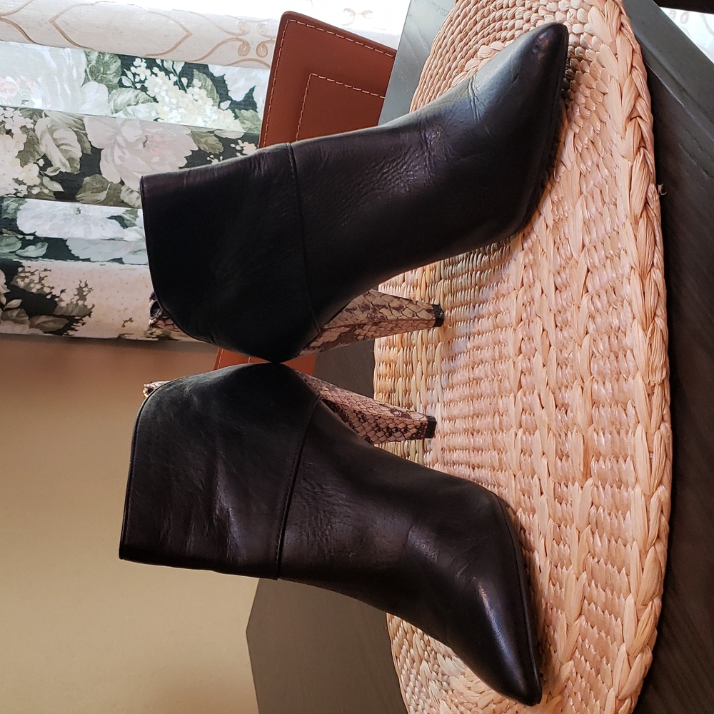 Dolce Vita Black Snake Print Accent Booties. Size 6,5
